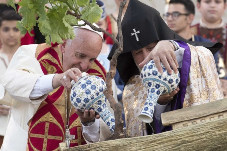El Papa en el encuentro ecuménico asegura que solo el amor borra los prejuicios