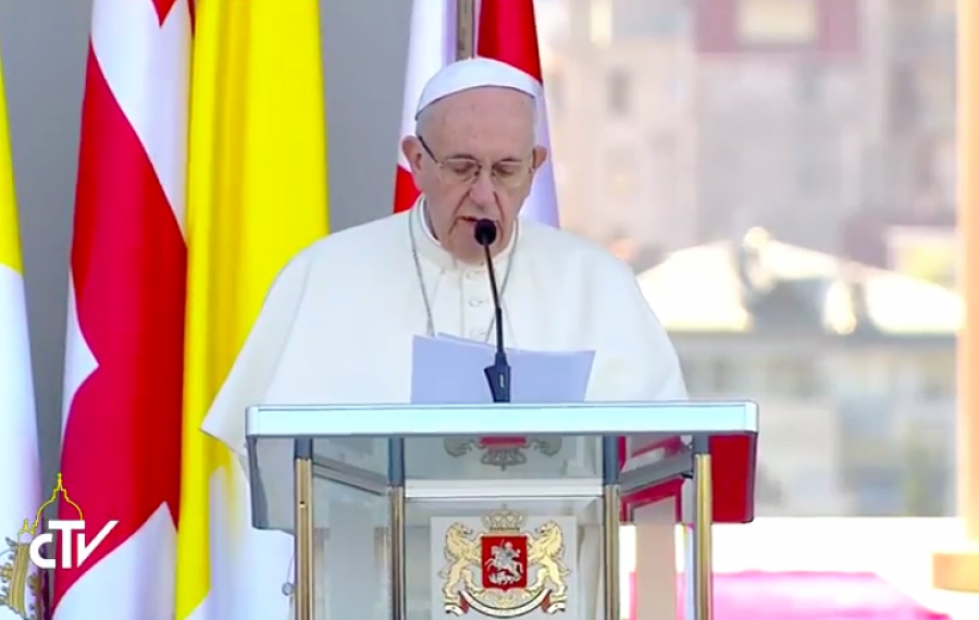 El Papa pide en Georgia una convivencia pacífica entre las naciones