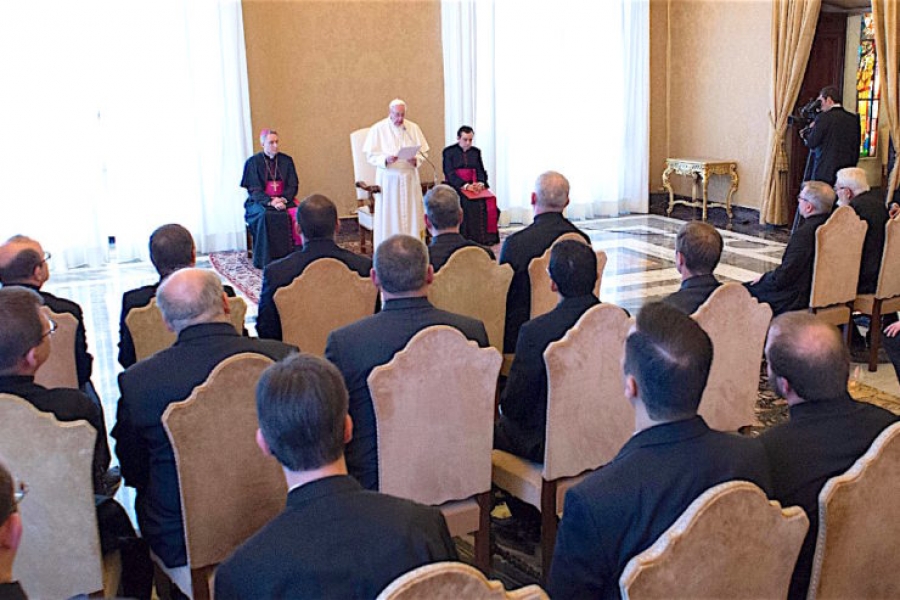 Francisco a los Clérigos Marianos: evangelizar no con la &#039;pobreza sociológica&#039;, sino con la de Jesús
