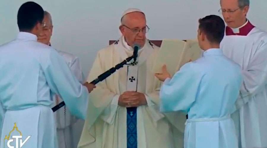 En Medellín, corazón católico de Colombia, el Papa propone 3 actitudes para el discipulado