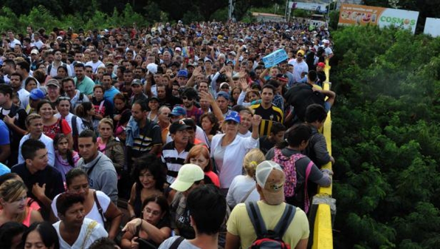 Crisis en Venezuela nos ha hermanado más, dice obispo colombiano