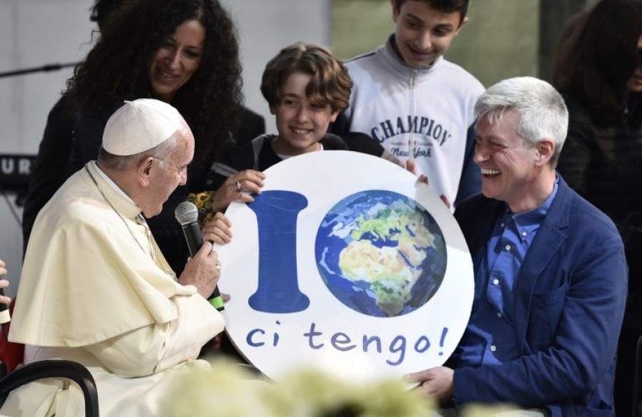 Visita sorpresa del papa Francisco al &#039;Villagio per la Terra&#039;