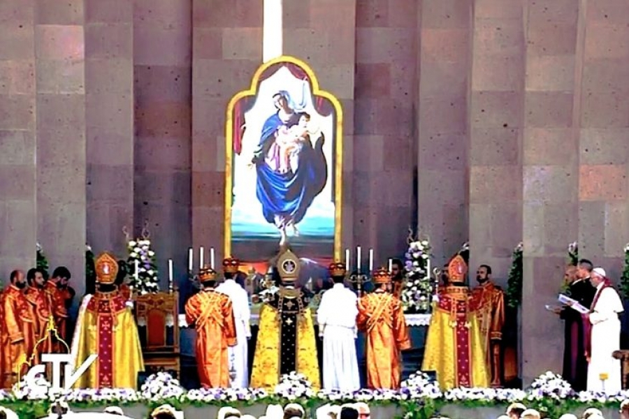 El Papa Francisco en Armenia invita a apresurar el paso a la comunión plena