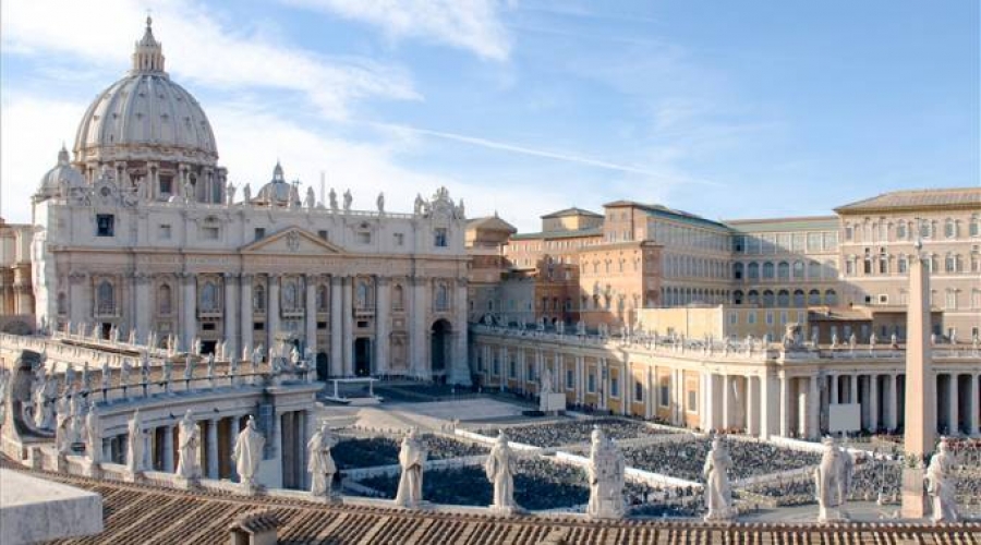 Pontificia Comisión para protección de menores suspende a abogado británico