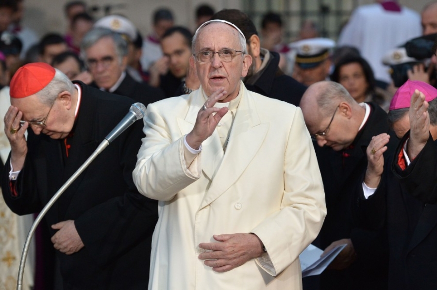Francisco en la Plaza de España: &#039;María, vengo a ti en nombre de quien siente más duro el camino&#039;