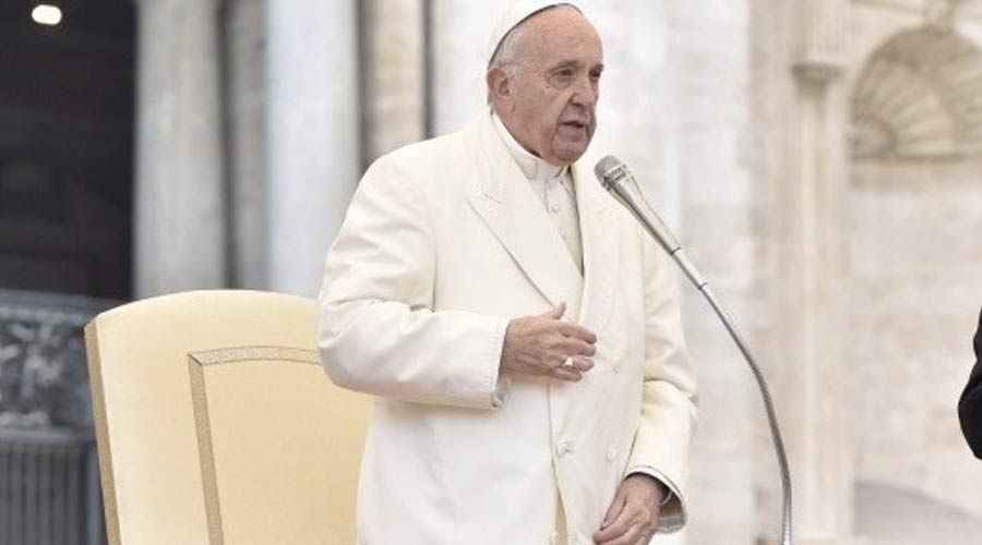 El Papa denuncia a los «encantadores de serpientes» que confunden a los hombres