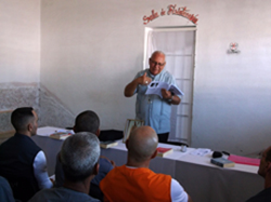 En Cuba “sí tenemos casos de presos políticos”, afirma obispo de pastoral penitenciaria