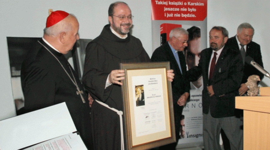 Premian a sacerdote de Siria por devolverle la esperanza a su pueblo