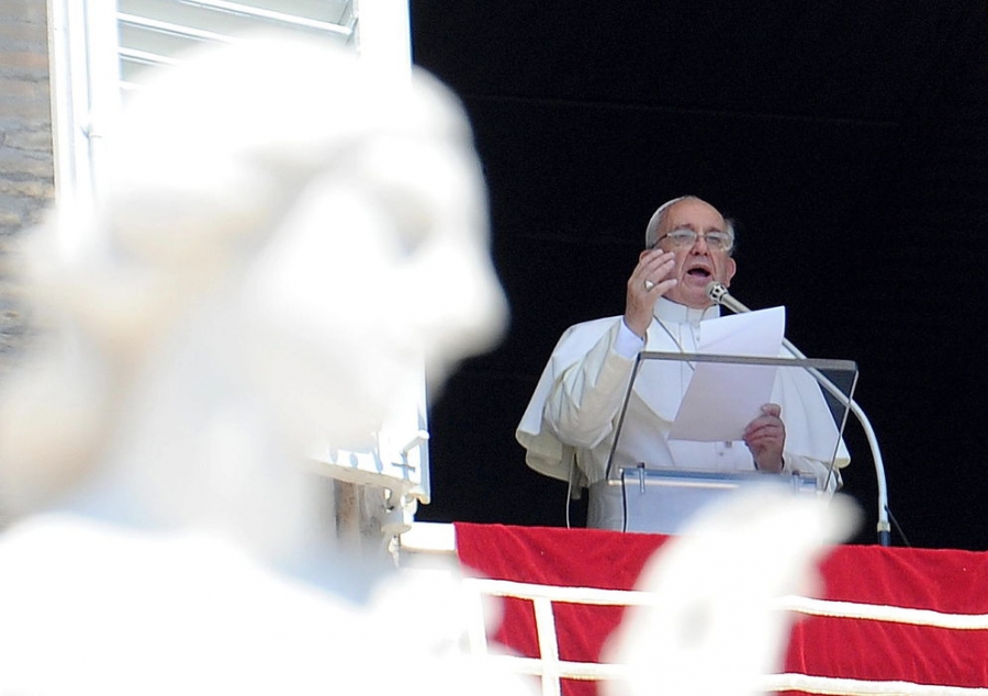 Ángelus: &#039;&#039;La fe y el apego a las riquezas no pueden convivir juntos&#039;&#039;