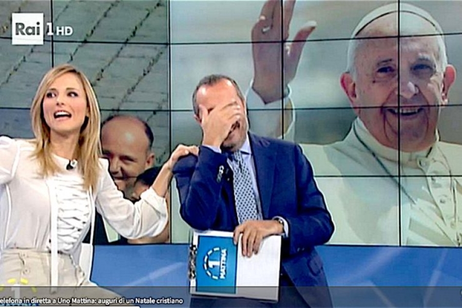 Francisco felicitando a un programa de TV invita «a una Navidad como la primera, lejos del dios dinero»