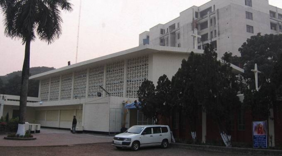 Hombres armados profanan la Eucaristía y asaltan iglesia católica en Bangladesh
