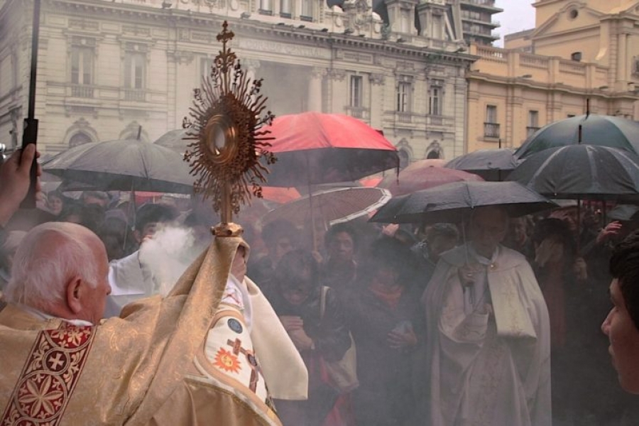 Santiago de Chile: emocionante procesión del Corpus Christi a pesar del mal tiempo