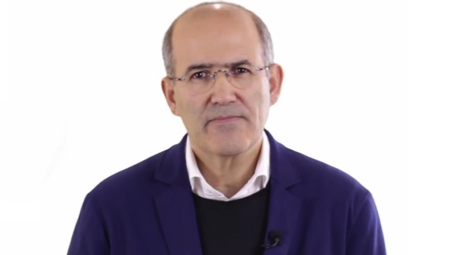 Sacerdote poeta dirigirá ejercicios espirituales del Papa y la Curia vaticana