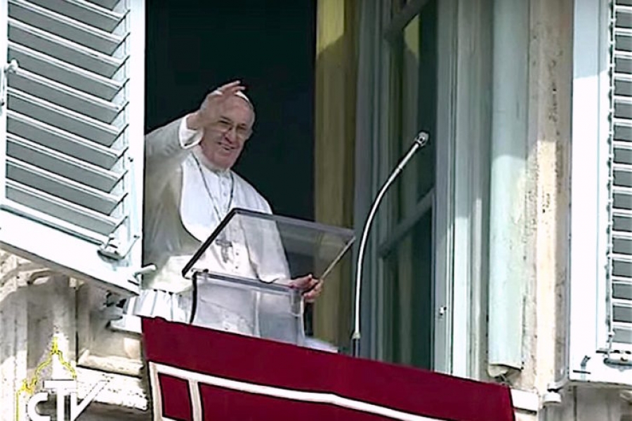 El Papa en el ángelus: &#039;Ser cristianos de corazón y no de fachada&#039;
