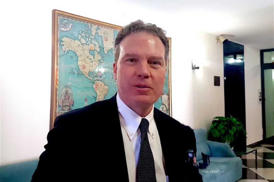 Greg Burke: «Navarro Valls supo cómo gestionar en el Vaticano, la revolución de internet»