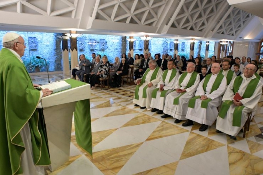 El Papa en Santa Marta: En los momentos de dolor el camino es la oración