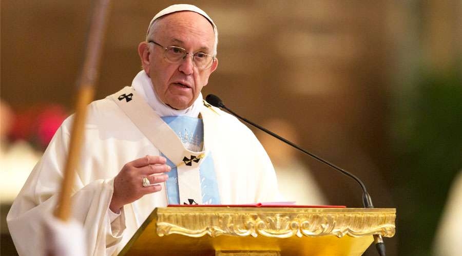El Santo Padre destaca la importancia de María: «Es un gran peligro para la fe vivir sin Madre»