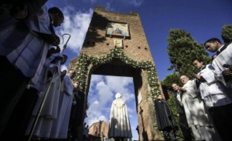 Abren en Roma la Puerta Santa dedicada a la intercesión de María