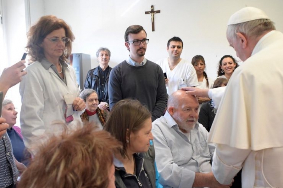 El Santo Padre retoma &#039;los viernes de la misericordia&#039; visitando un instituto para ciegos