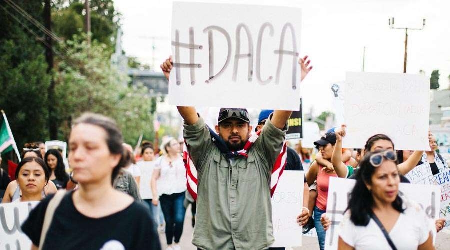 Arquidiócesis de Los Ángeles dará asesoría legal gratuita sobre DACA
