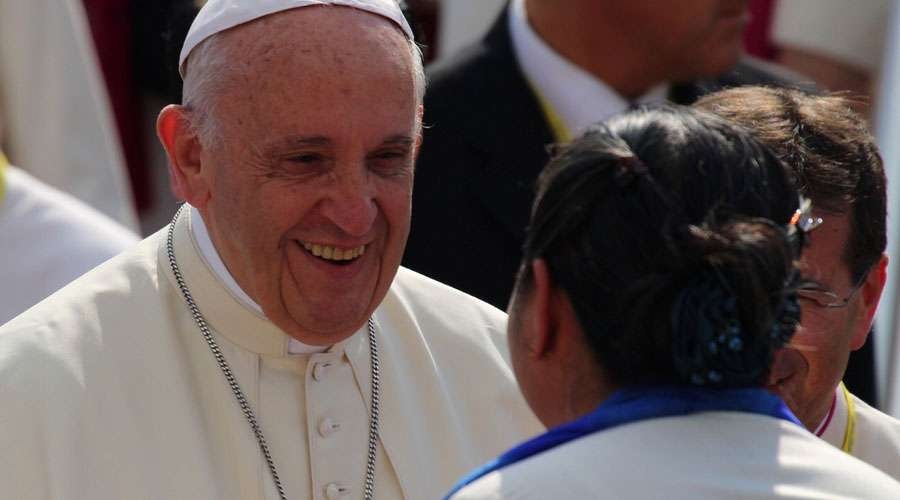 Católicos durmieron en un cementerio con la esperanza de ver al Papa Francisco