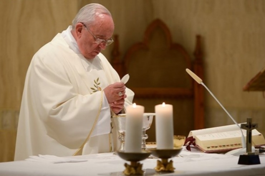 El Papa en Santa Marta: &#039;El buen sacerdote sigue a Jesús y no al poder&#039;