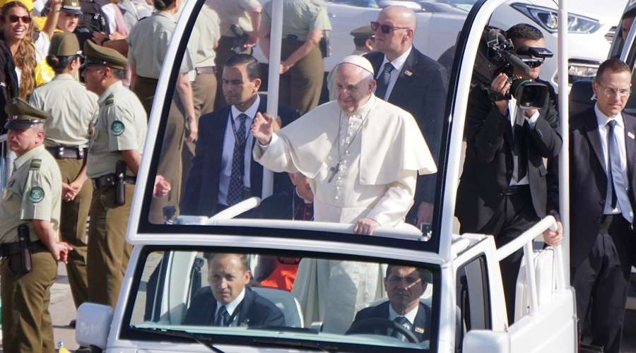 Obispo argentino critica a medios chilenos empeñados en desacreditar al Papa y la Iglesia