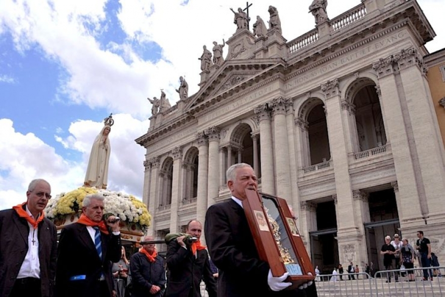 La Virgen Peregrina de Fátima visita en su fiesta la catedral de Roma