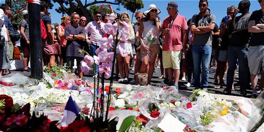 El Santo Padre reza por las víctimas de la tragedia de Niza