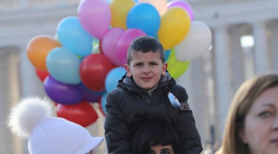Miles de niños piden paz para el mundo junto al Papa en el Ángelus