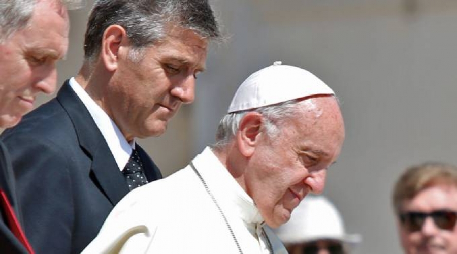 Papa Francisco dedica obituario al padre de uno de sus más cercanos colaboradores