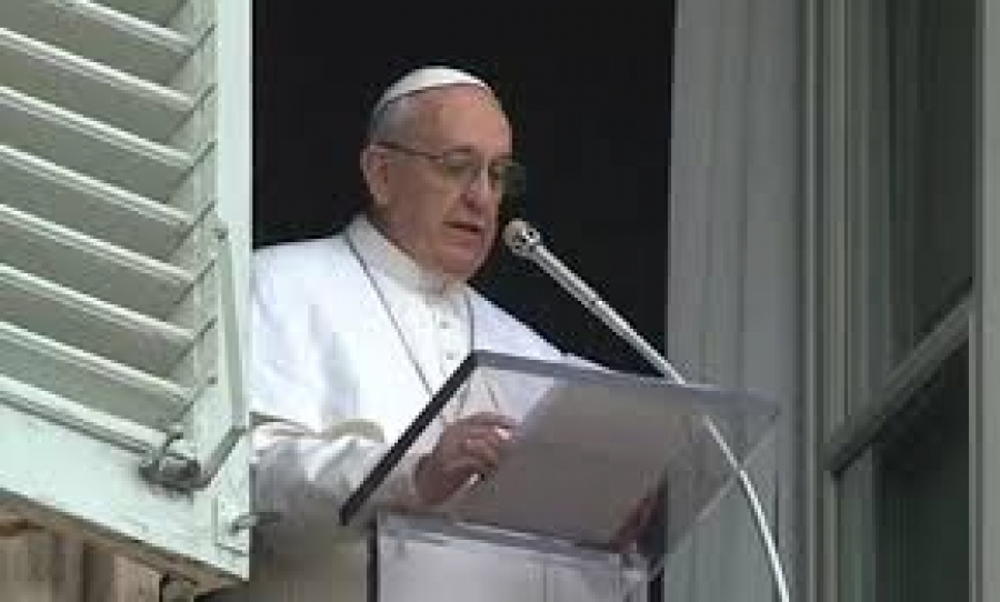 El Santo Padre invita a rechazar &quot;la mentalidad mundana que pone el propio yo y los propios intereses en el centro de la existencia&quot;
