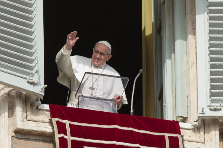Ángelus: nuevo llamamiento del Papa contra el terrorismo, la violencia y el uso de niños soldados