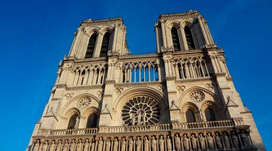 Arzobispo de París se pronuncia tras sucesos en catedral de Notre Dame