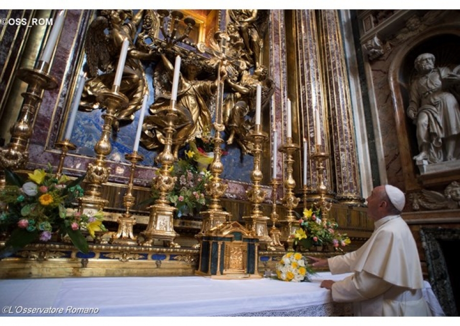 «Tres veces todos juntos: “¡Santa Madre de Dios”», pidió el Papa