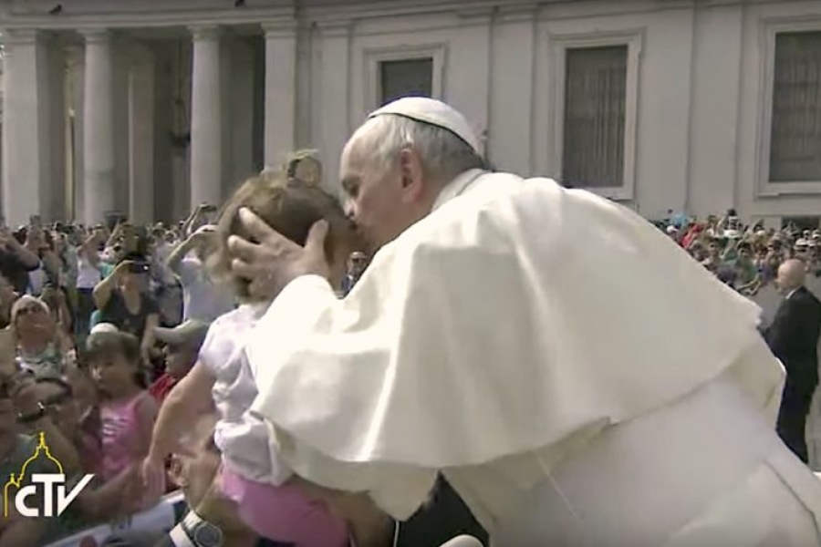 El Papa Francisco en la audiencia: &#039;Para cambiar el corazón de una persona, en primer lugar hay que abrazarla&#039;