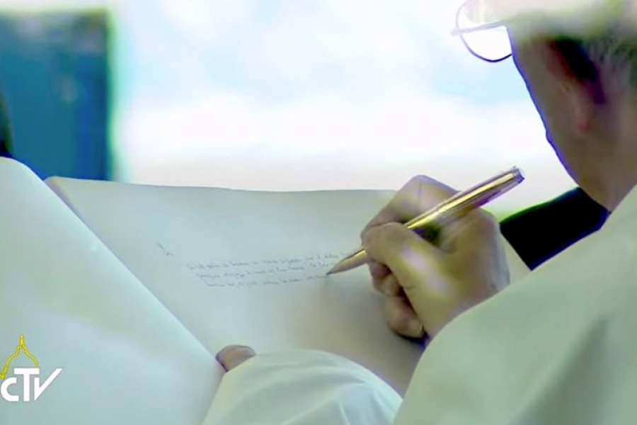 El Papa en el hospital pediátrico Gaslini: «¿Por qué sufren los niños?»
