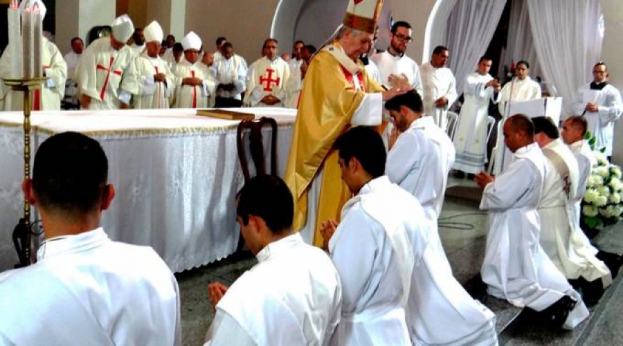 Cardenal da a nuevos sacerdotes consejos para que sean «hombres de Dios»