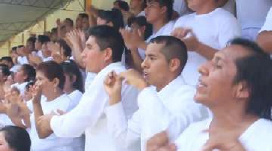 Internos de penal de Puerto Maldonado dedican canción de esperanza al Papa