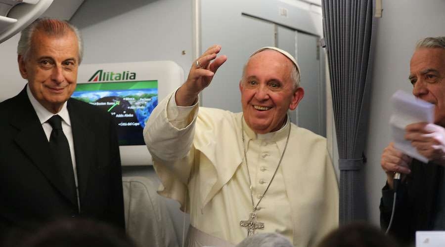 El Papa Francisco explica por qué concede entrevistas