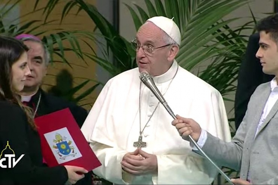 Francisco explica en San Siro cómo educar a los hijos