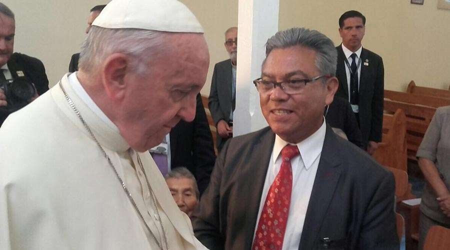 El Papa en Chile recibe a familiar de víctima de la dictadura de Pinochet
