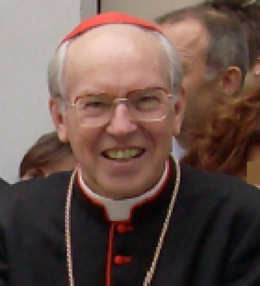 El cardenal Re llevará un mensaje del Papa al Congreso Eucarístico de Argentina