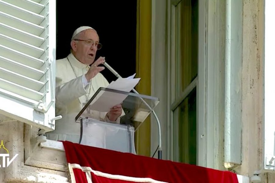 El Papa en el ángelus: Pedro y Pablo fueron enviados a anunciar el Evangelio en ambientes difíciles