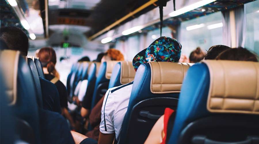 Desisten asaltar autobús al descubrir que transportaba feligreses