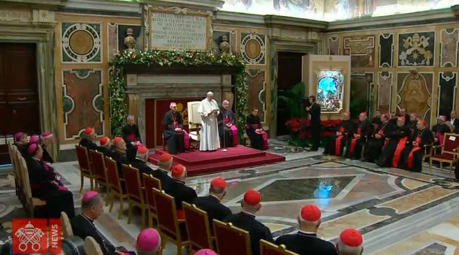 El Santo Padre explica a la Curia Romana cómo debe ser la Navidad
