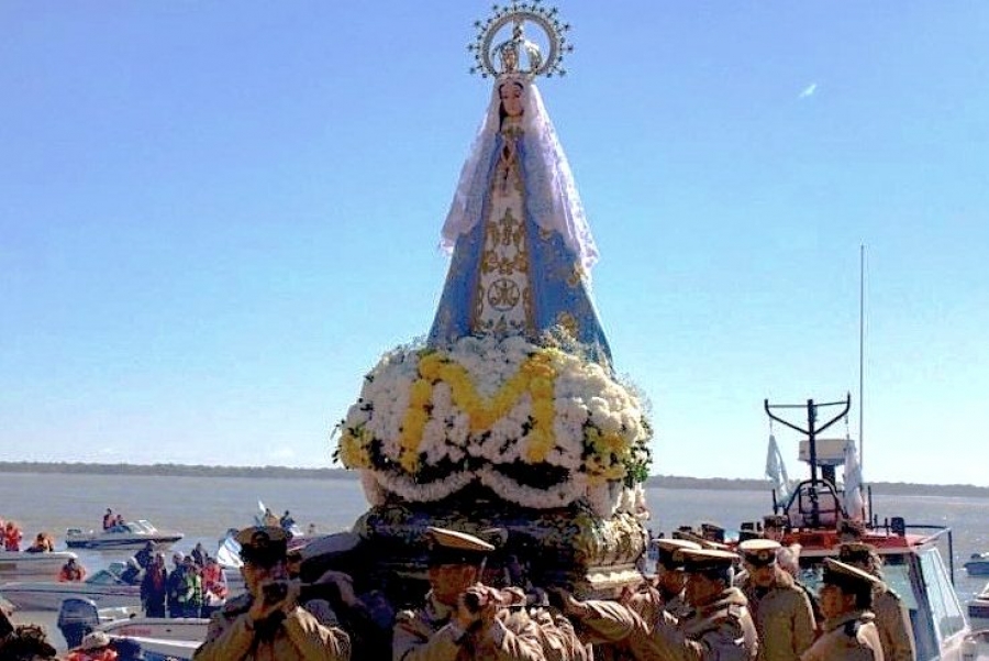 Las imágenes de la Virgen de Itatí y de Caacupé se encuentran en el río Paraná
