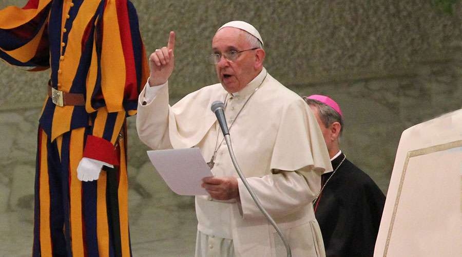 El Papa critica la violencia causada por extremistas fundamentalistas