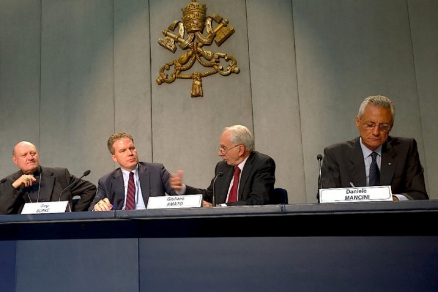 Cardenal Ravasi: &#039;Sirven nuevos modelos económicos más humanos e inclusivos&#039;