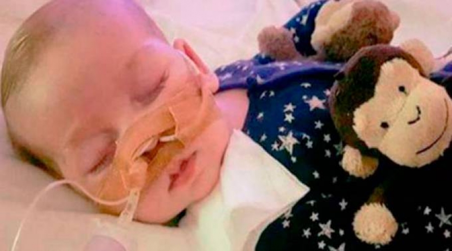 Giro en caso Charlie Gard: hospital inglés pide nueva audiencia a Alto Tribunal